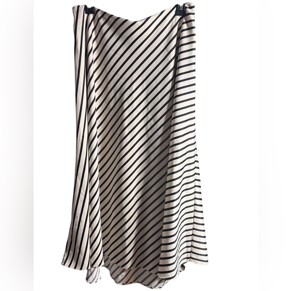 H&M Dresses & Skirts - H&M Black and White Striped Top